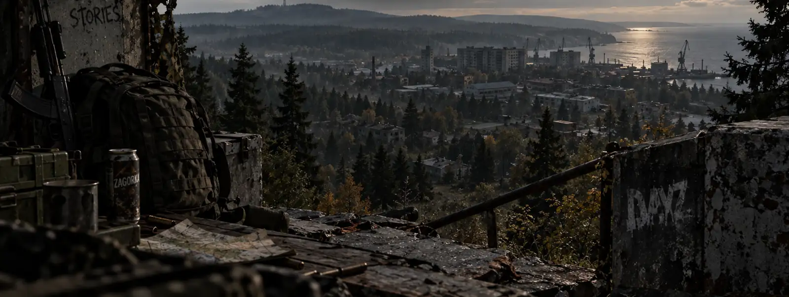 Vue sur une ville et le littoral de Chernarus, avec de l’équipement au premier plan.